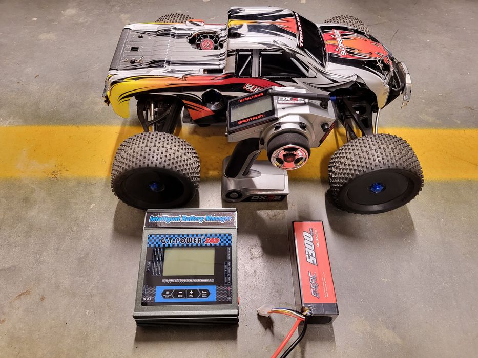 Model RC Traxxas Revo Brushless