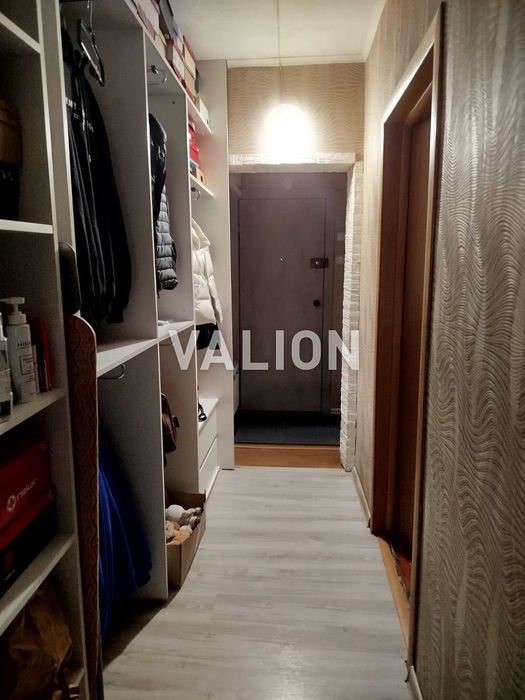 Продам 3-кімнатну квартиру біля метро *Академмістечко*