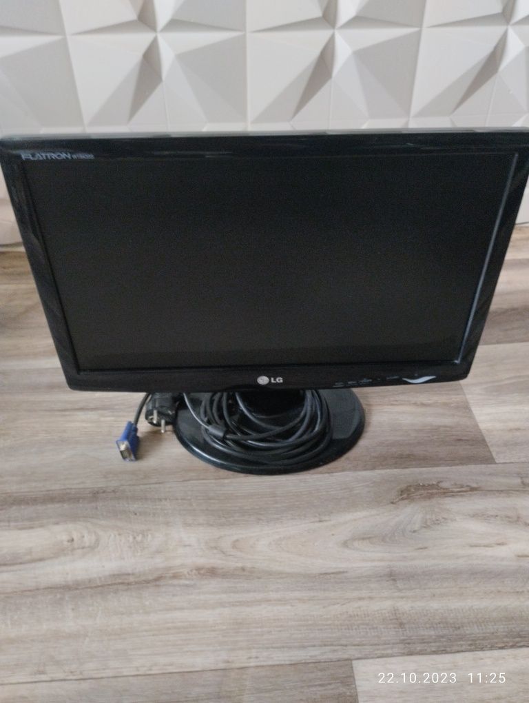 Монитор 23 LG W2343T Class A FullHD 1920 x 1080 TN 16:9 VGA + DVI Blac