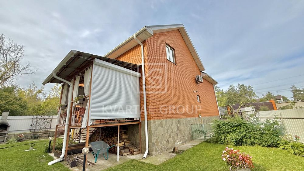 Будинок з новим ремонтом у центрі Гостомеля — укомплектований