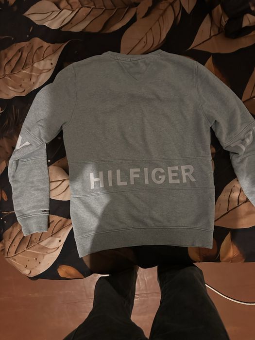 Продам свитшот tommy hilifiger