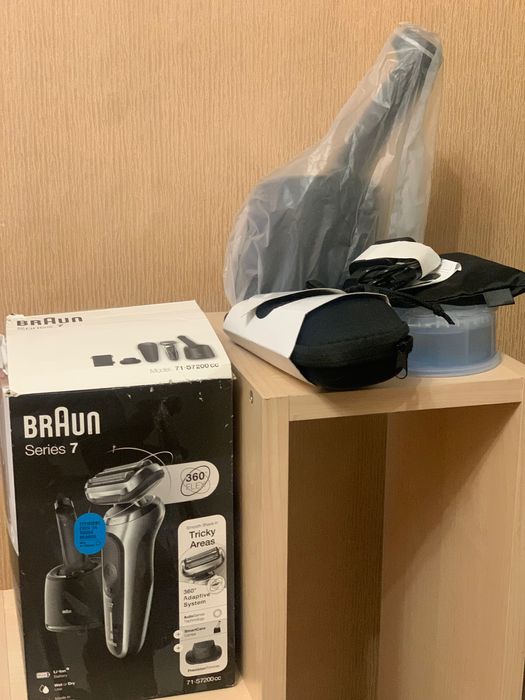 Електробритва BRAUN Series 7 71-N7200сс