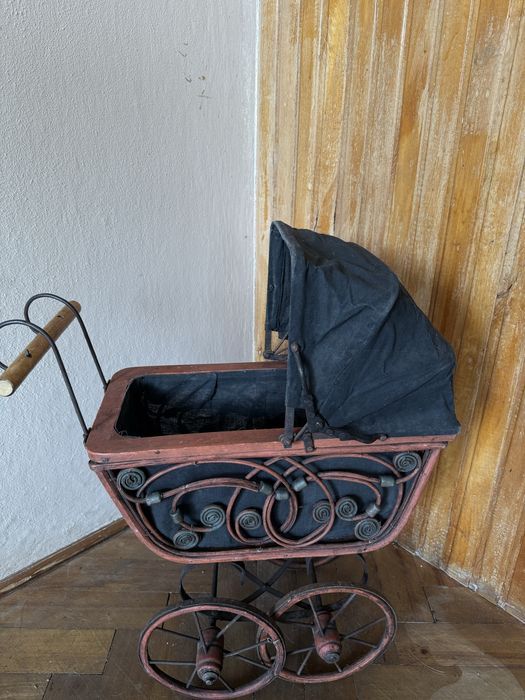 antyczny wózek dla lalek