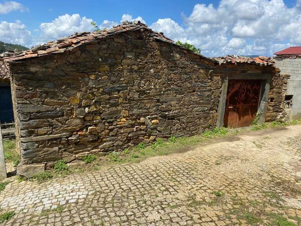 Terreno com casa para reconstrução  - Sardeiras de Baixo