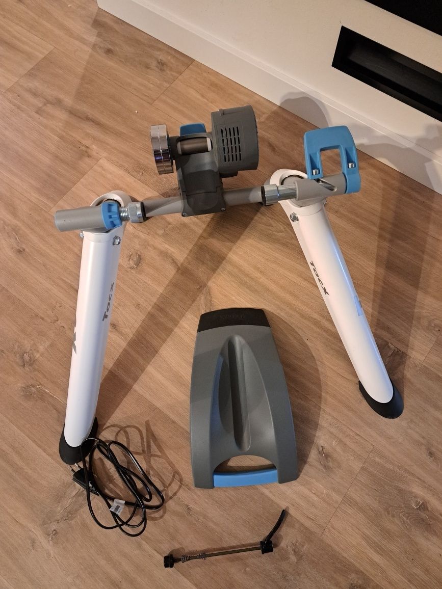 Trenażer rowerowy Tacx Flow Smart T2240, jak nowy