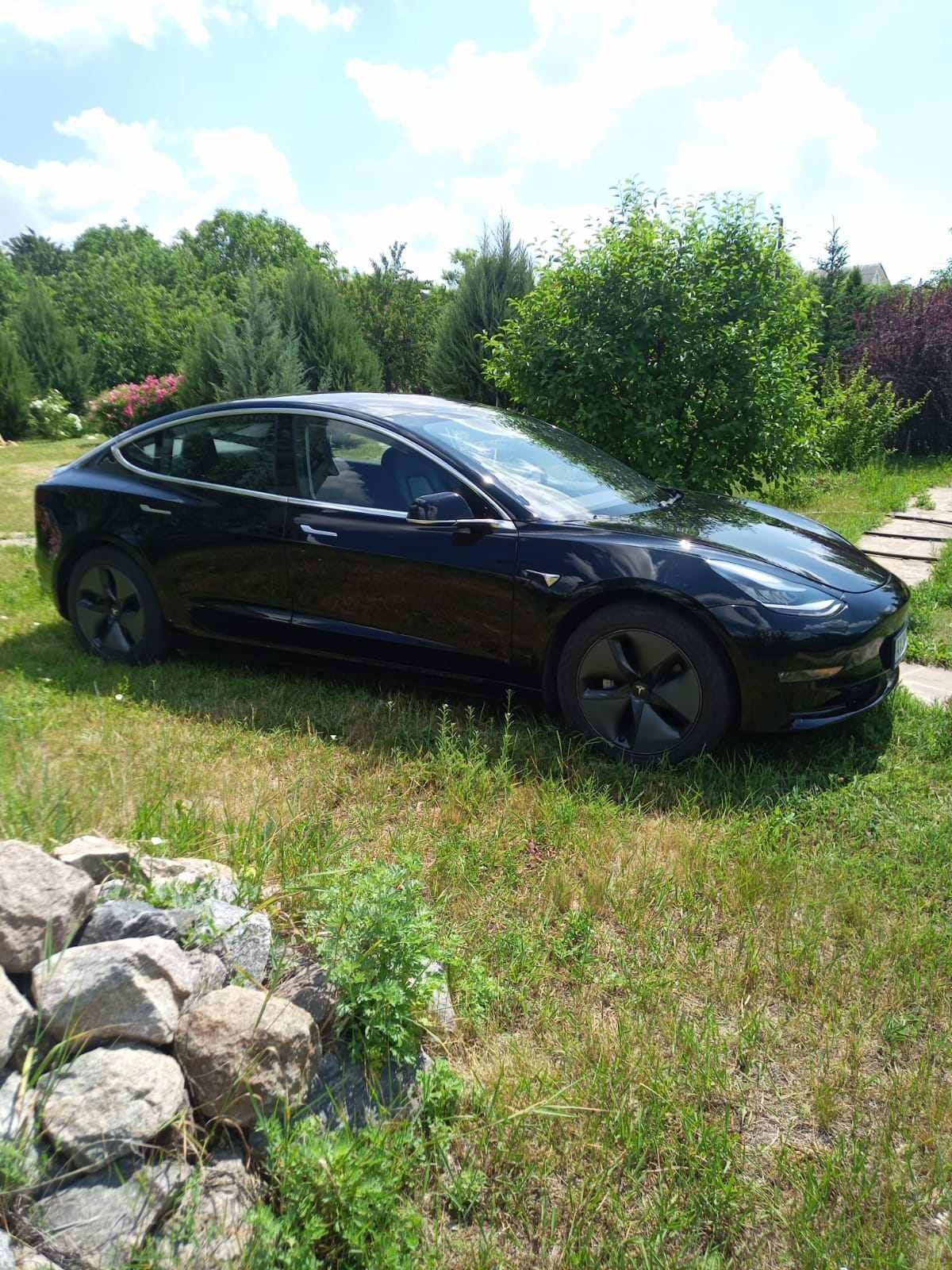 Продам авто tesla model 3