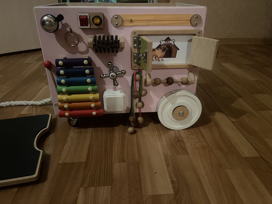 Бізі куб на колесах!