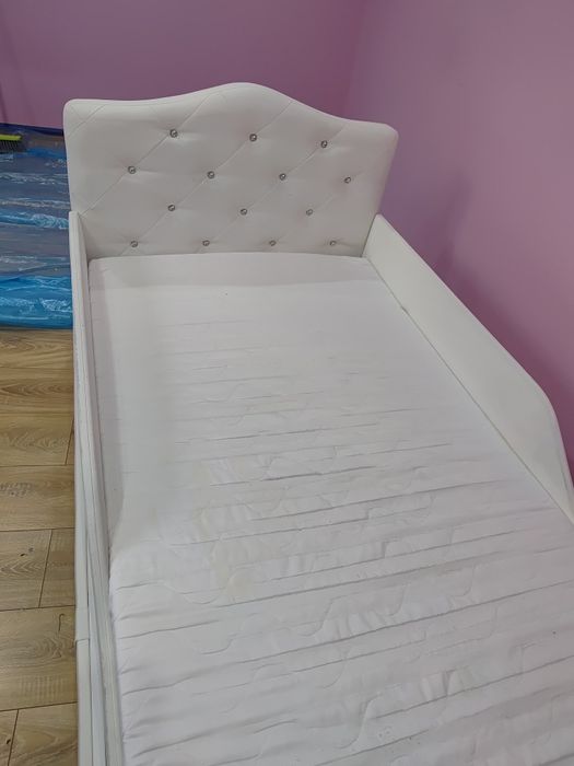 Łóżko dziewczęce