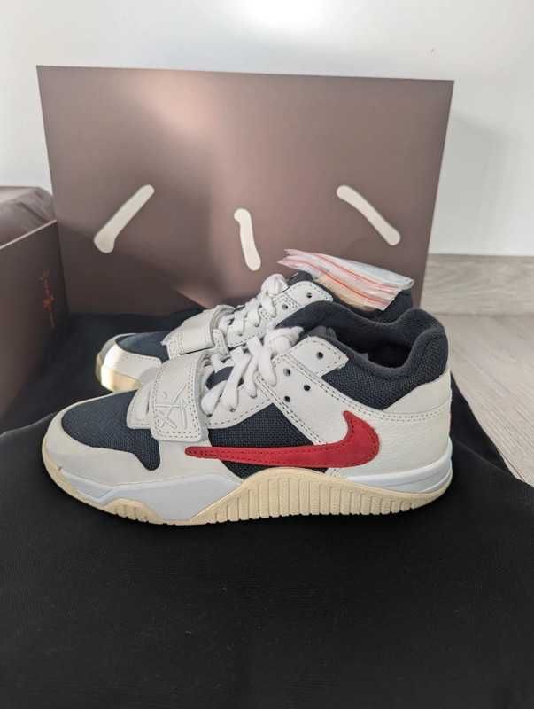 Travis Scott x JordanJumpman Red43