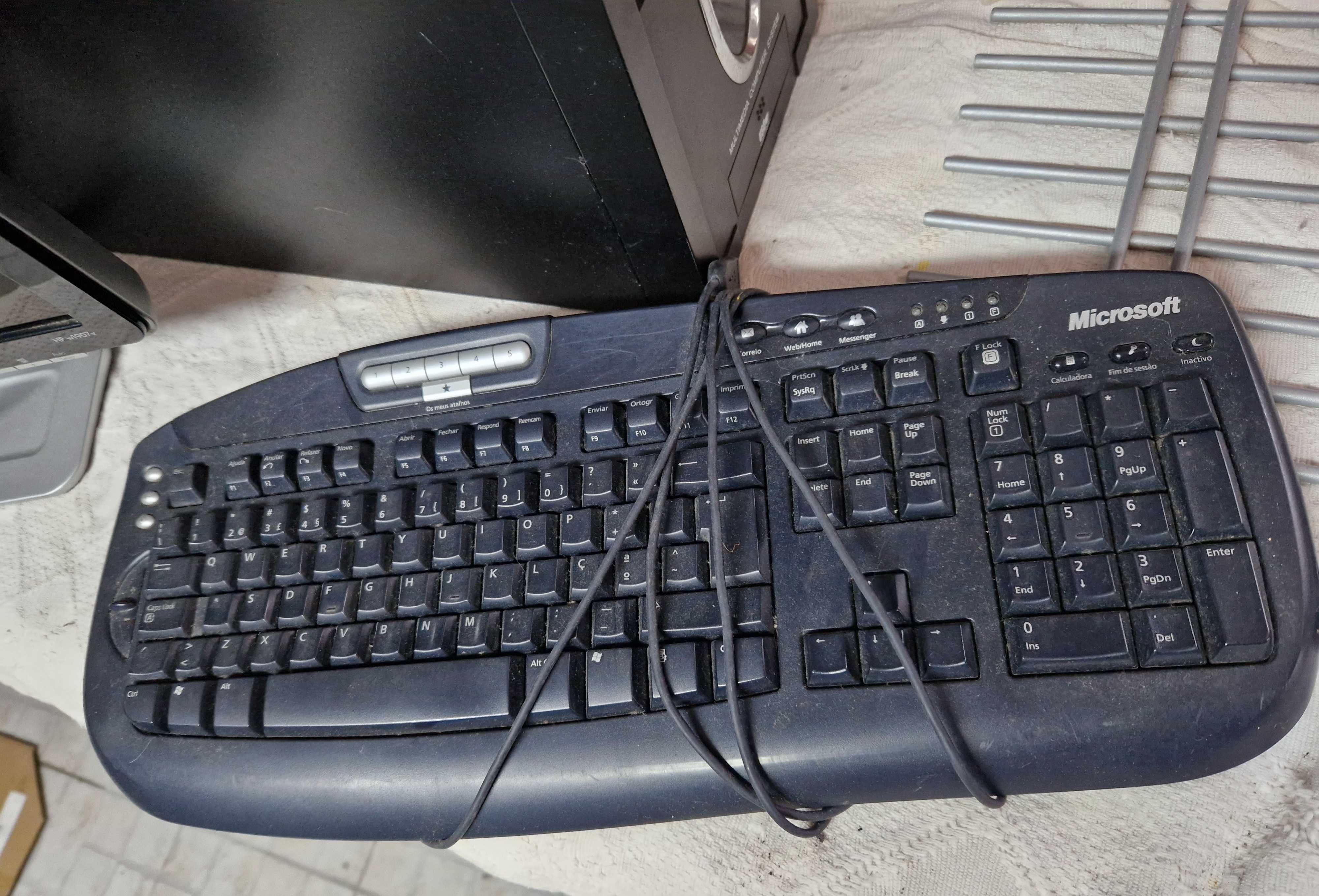 Pc antigo + Monitor HP + Teclado Microsoft