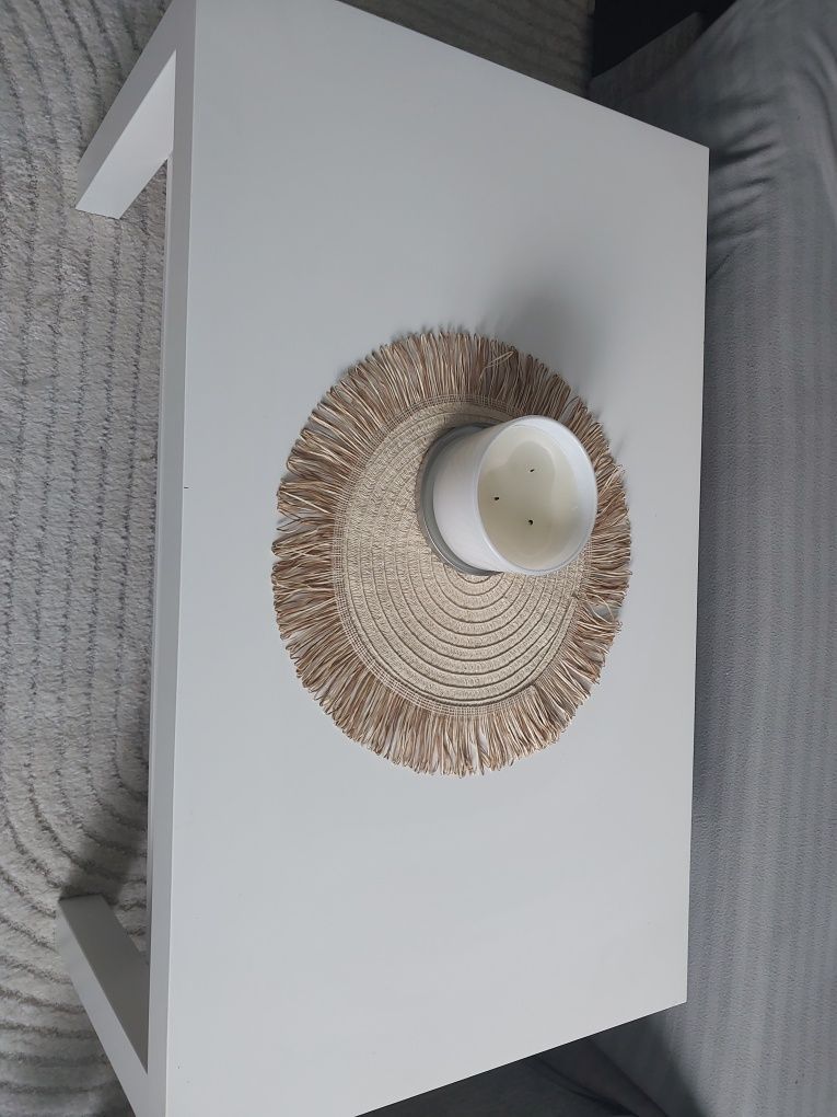Sprzedam stolik Ikea bialy