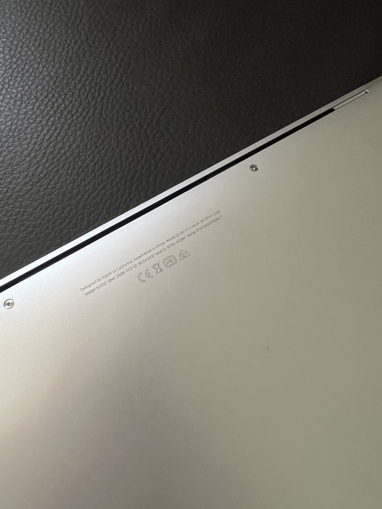 MacBook Air 2020 M1 8gb 256ssd під ремонт або запчастини iCloud off