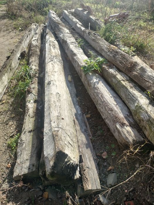 Traves de madeira antiga