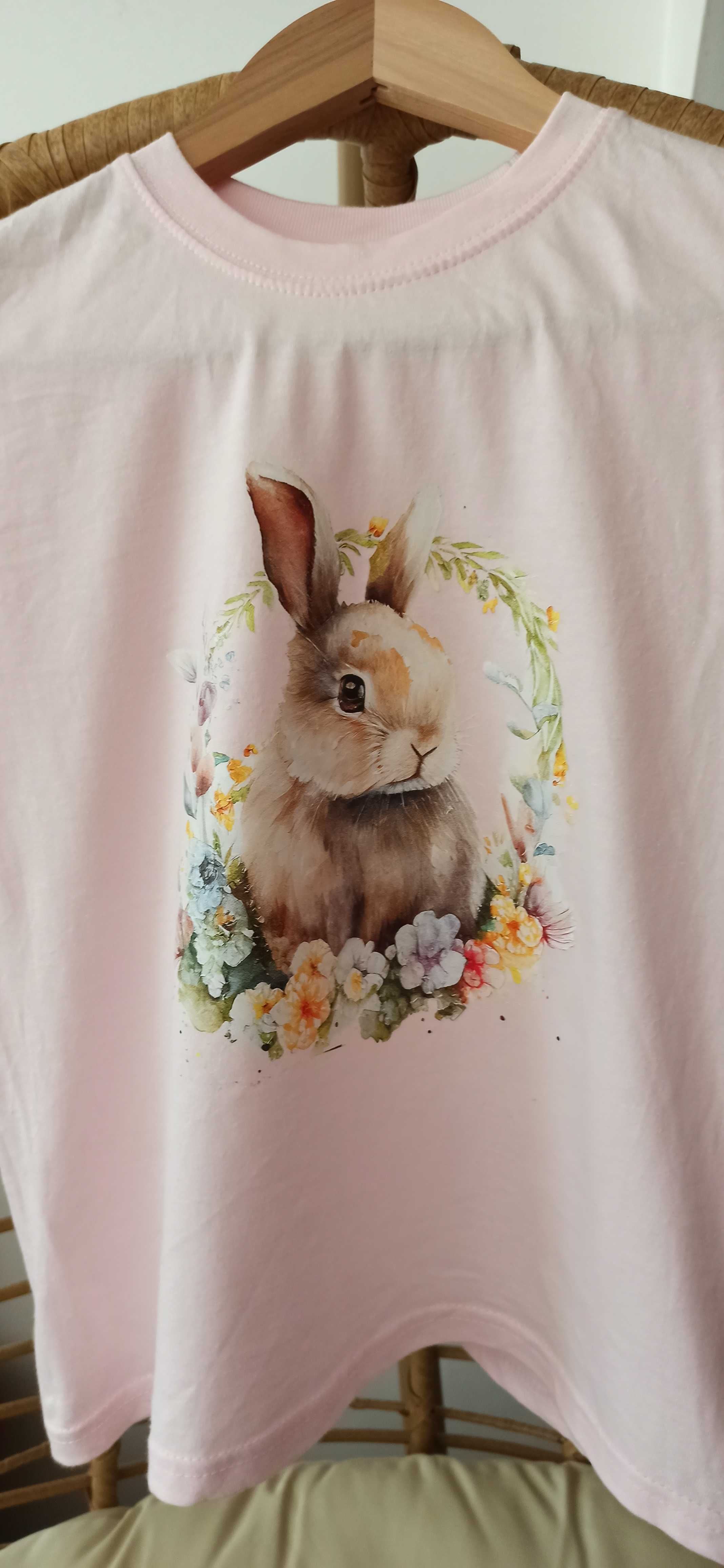 T-shirt para criança estampada à mão com imagem de coelhinho da Páscoa