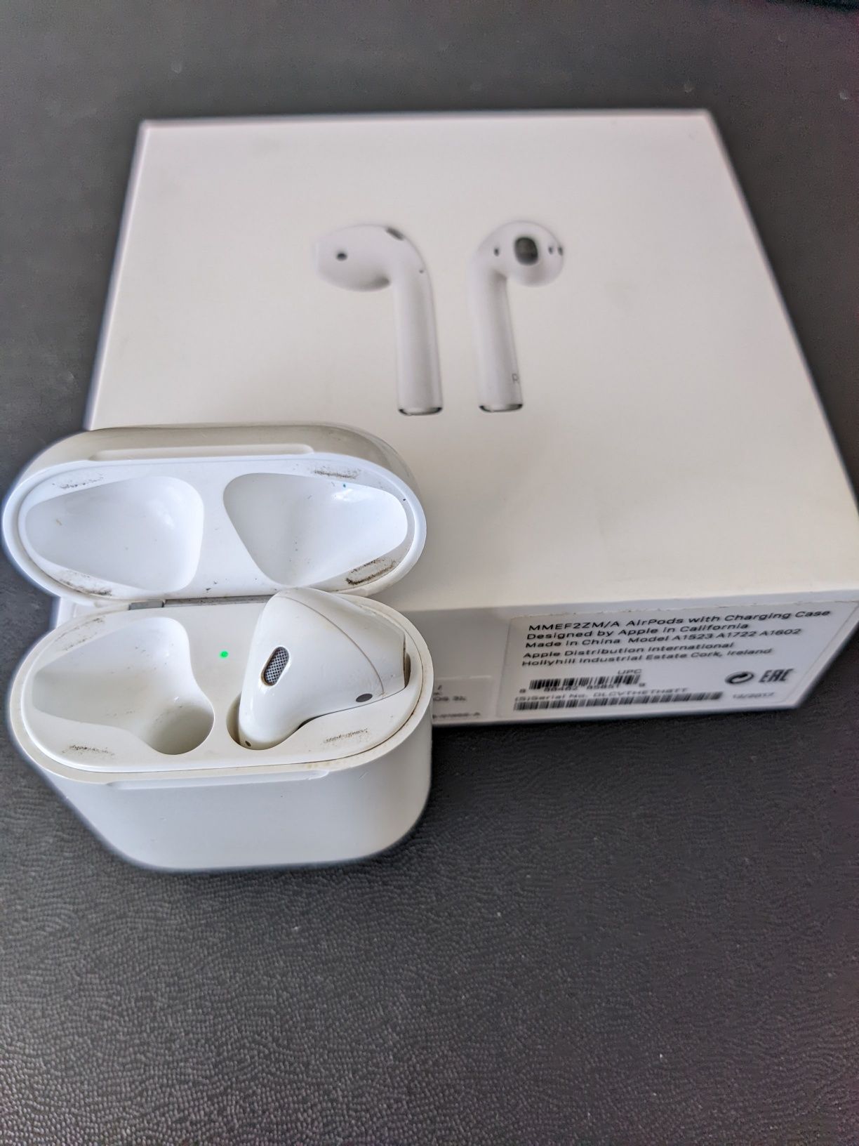 Наушник правый и кейс Apple AirPods