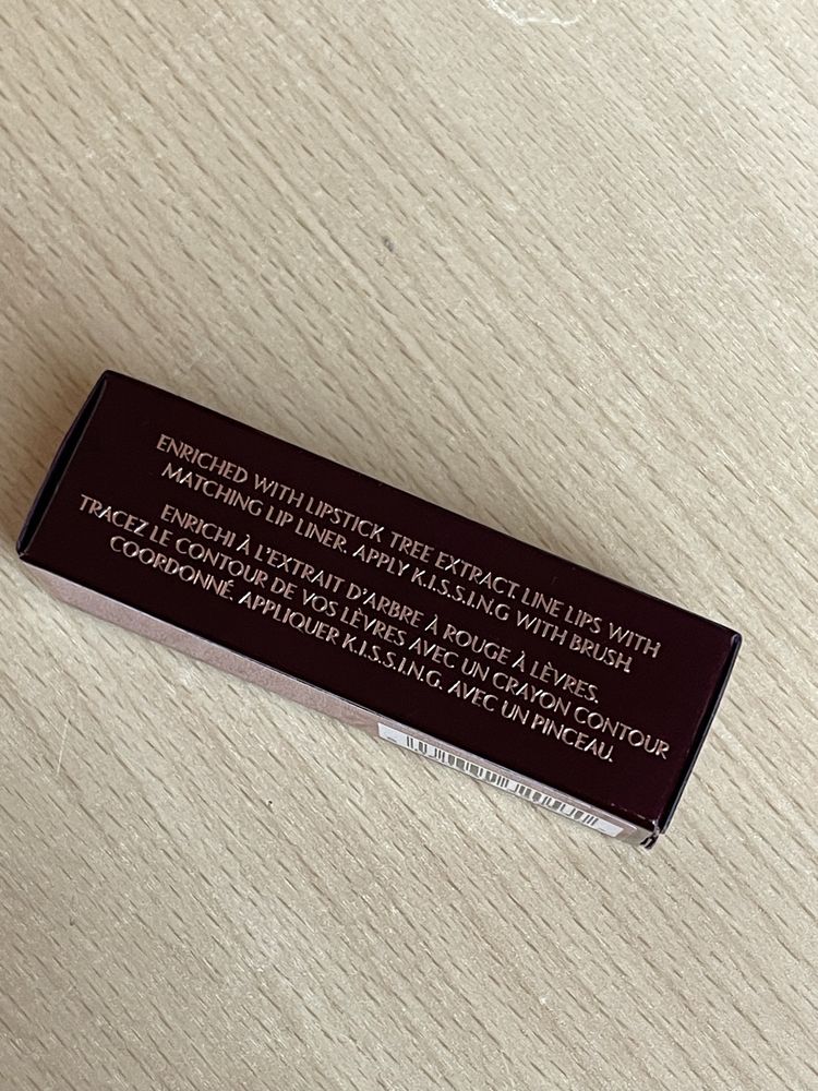 Szminka Charlotte Tilbury Kissing kolor Stoned Rose