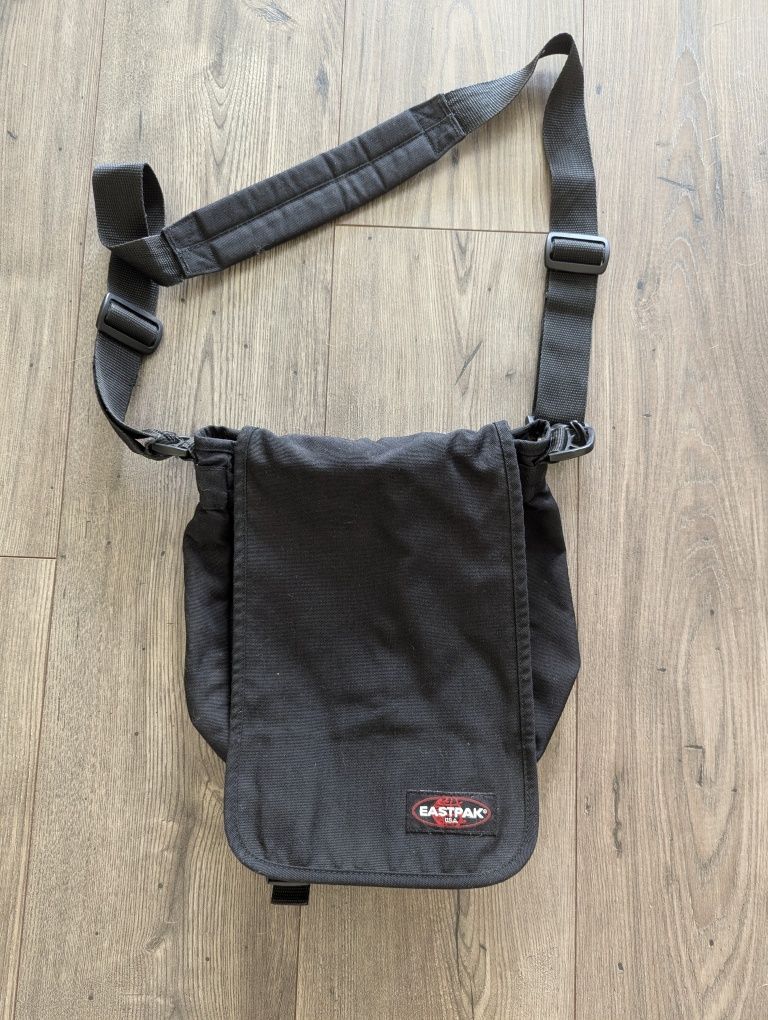 Eastpak torba męska na ramię do lasu na wycieczki wakacje