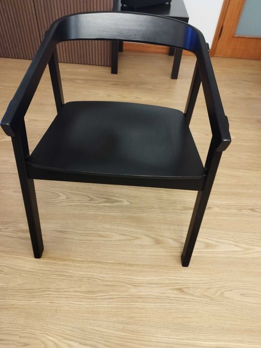 8 Cadeiras praticamente novas