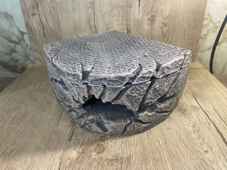 В наличии влажная камера укрытие для рептилий