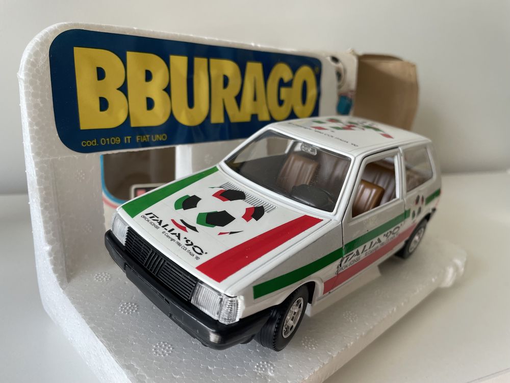 96. Model Fiat Uno 1:24 BBurago Burago