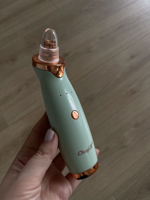 Електричний вакуумний пристрій для обличчя