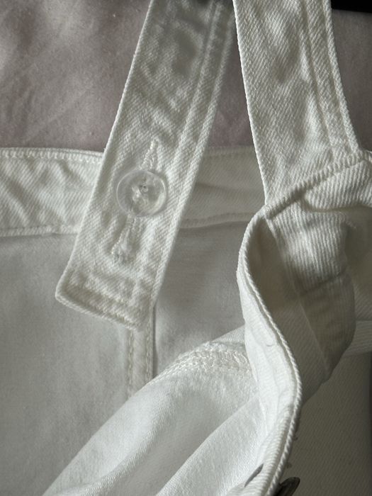 Sukienka na szelkach