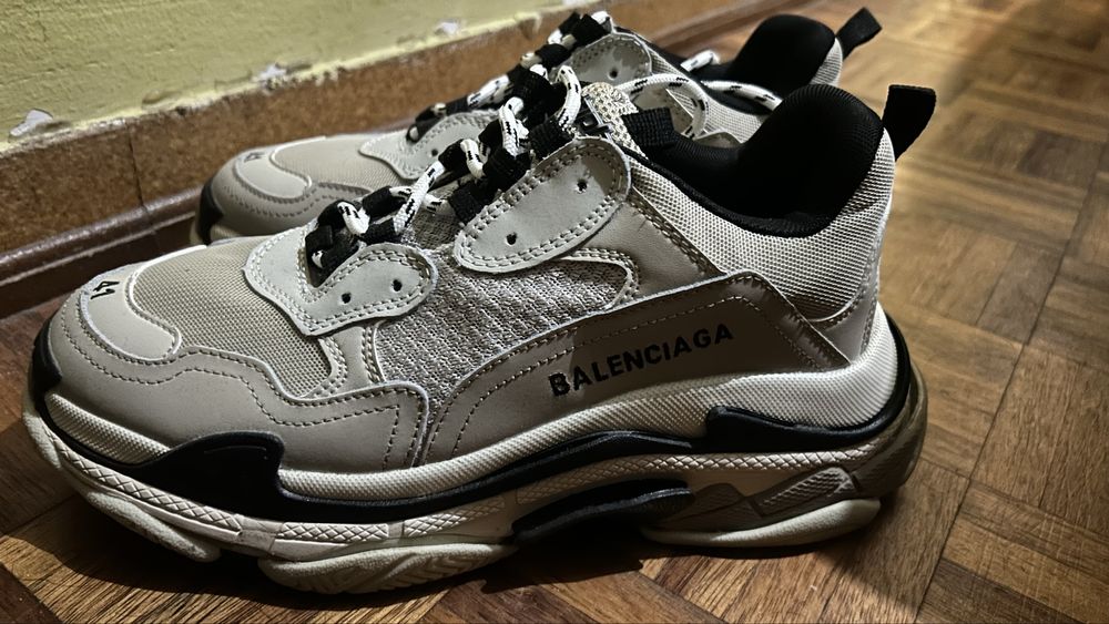 ténis estilo Triple S