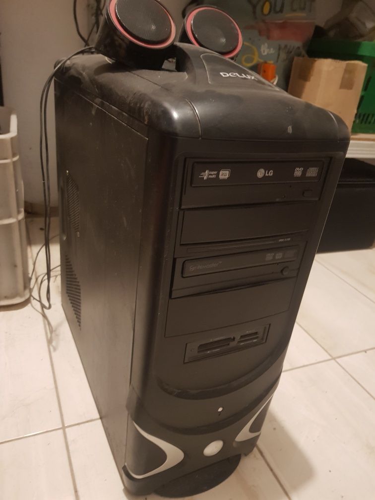 Komputer stacjonarny + monitor