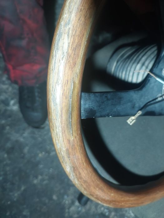 Продам ориг руль MOMO под восстановление