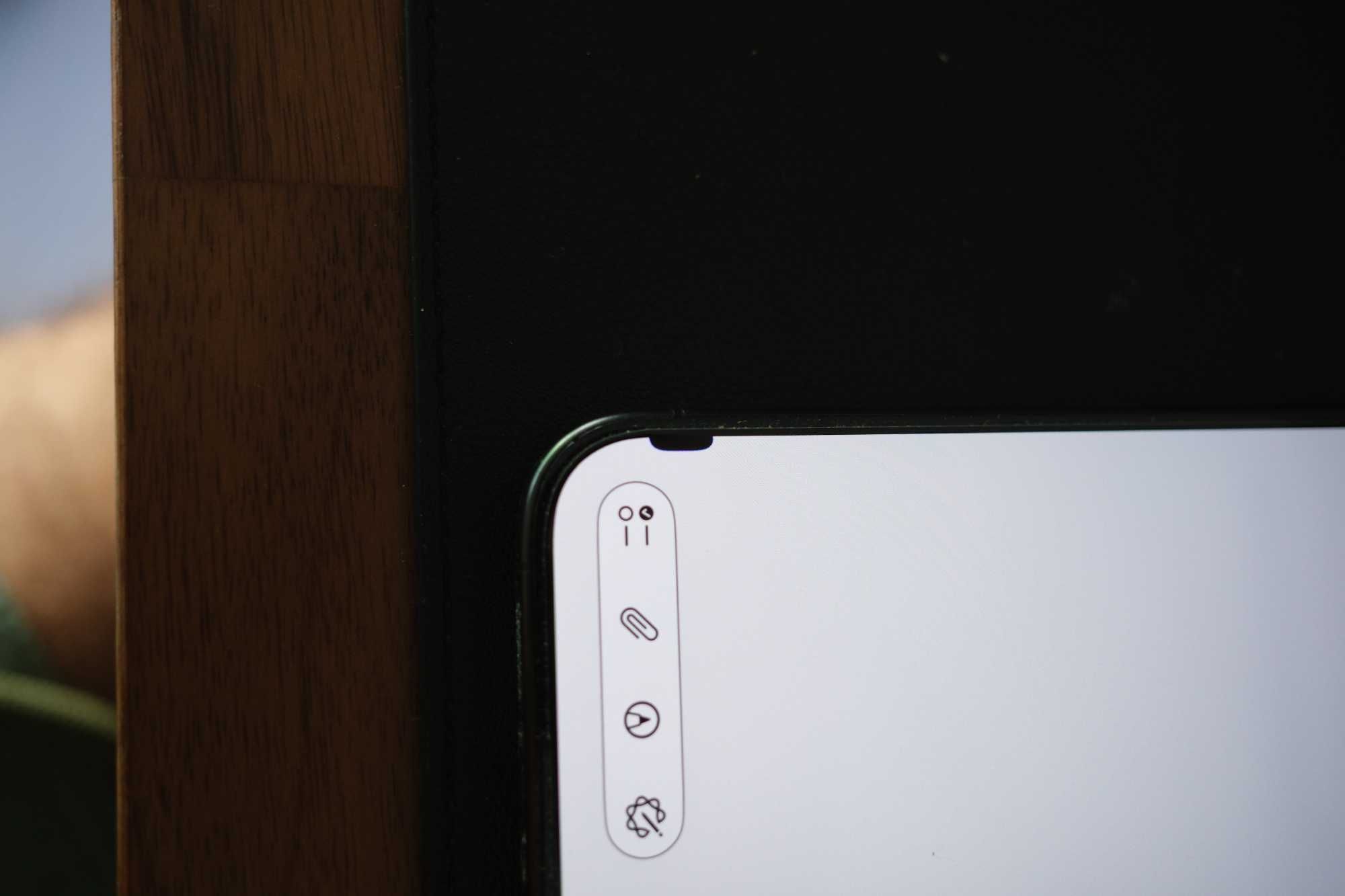 iPhone 15 Pro Max – 100% Funcional + Capas e Protetor