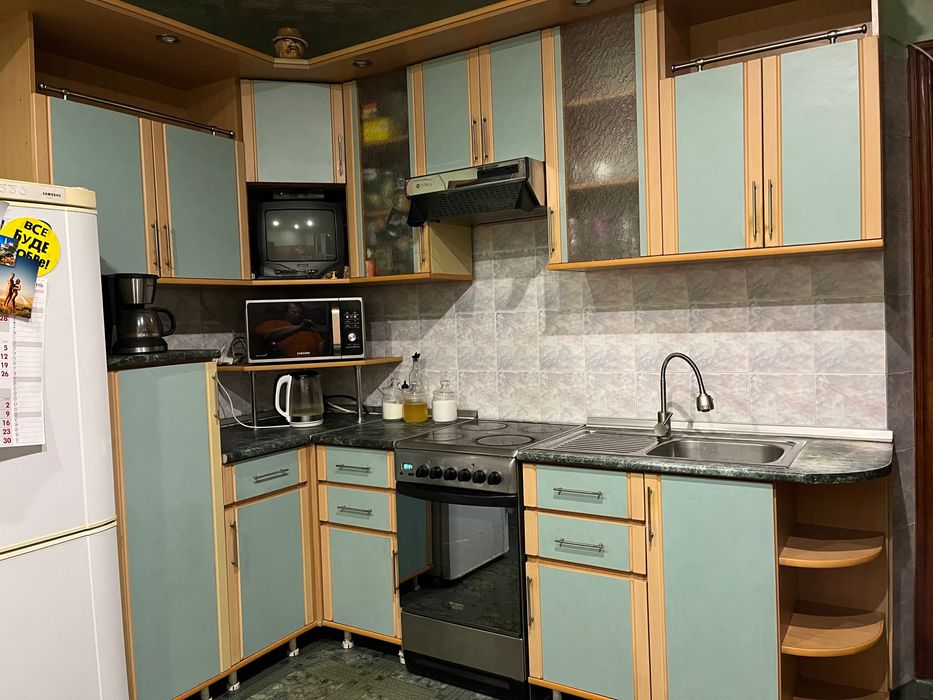 Кухня кутова з мийкою