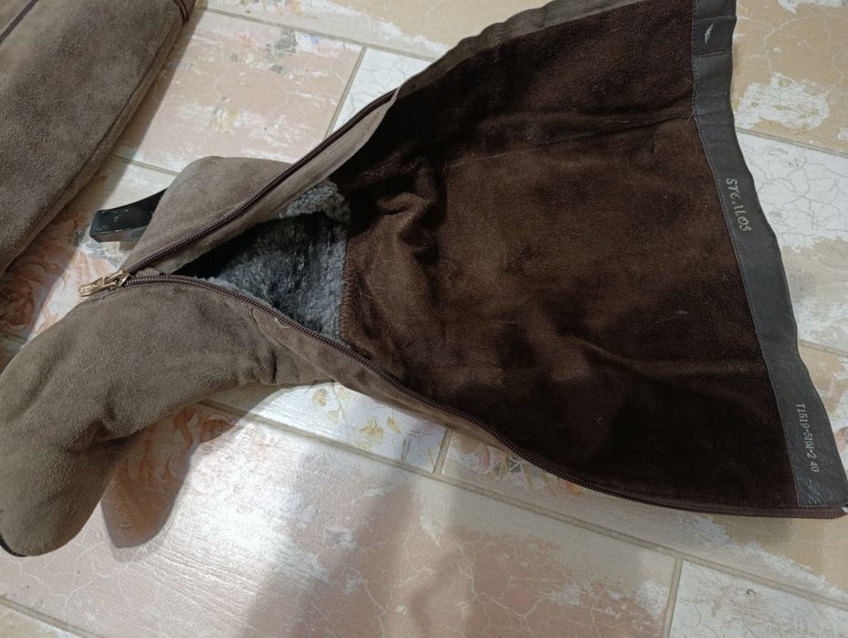 Продам взуття (чоботи)