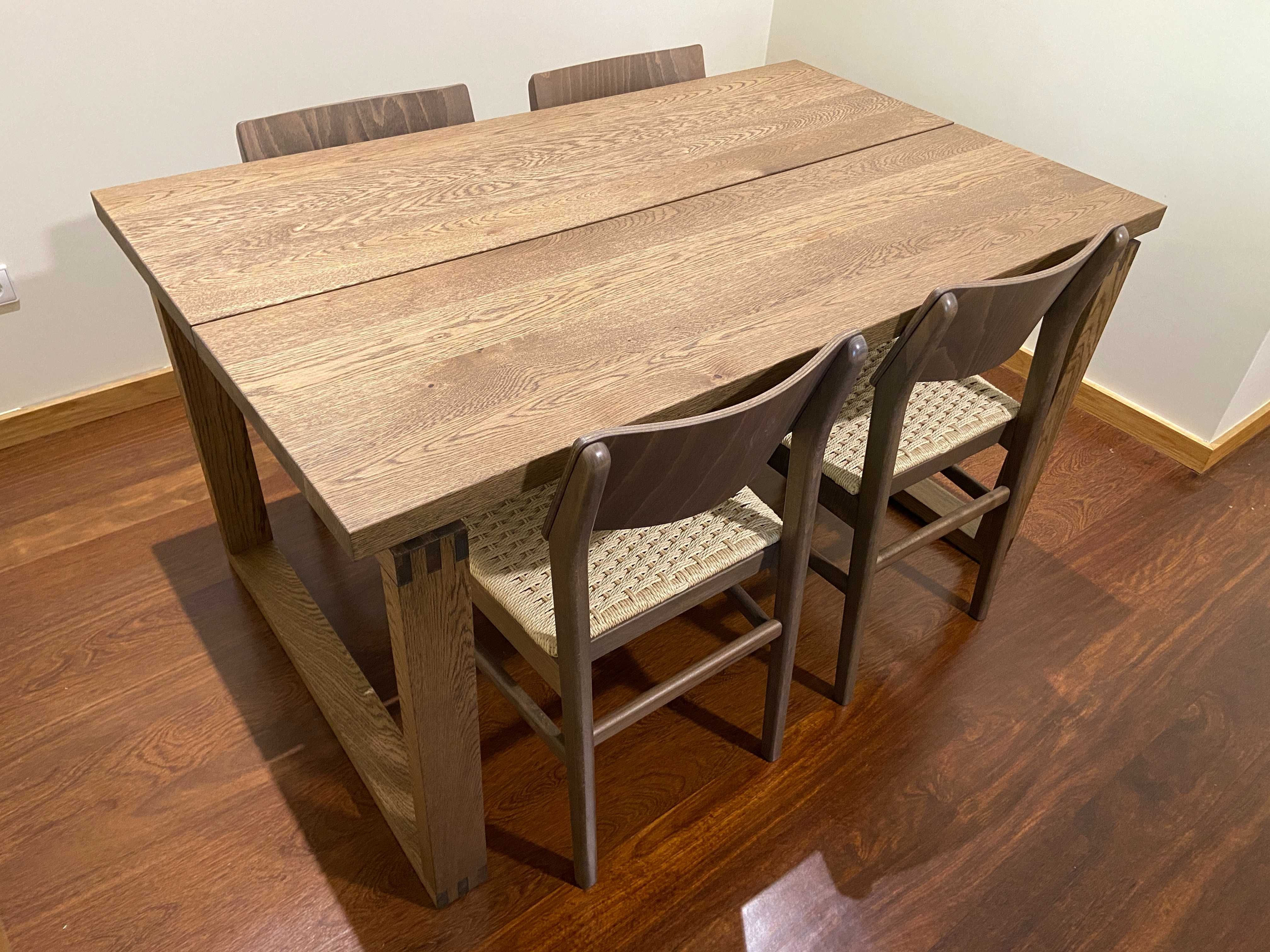 Mesa IKEA MÖRBYLÅNGA 4 lugares c/ Cadeiras IKEA SKANSNÄS