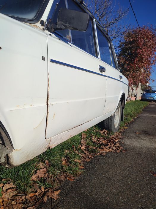 Продам ваз 2103.