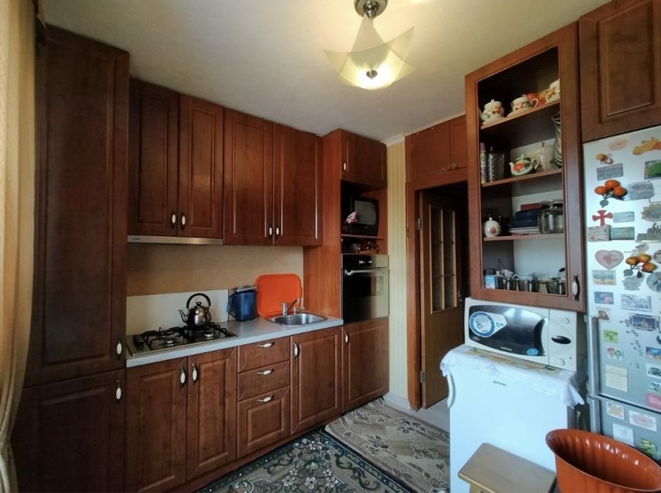 Продам 3к квартиру з меблями і технікою в Броварах