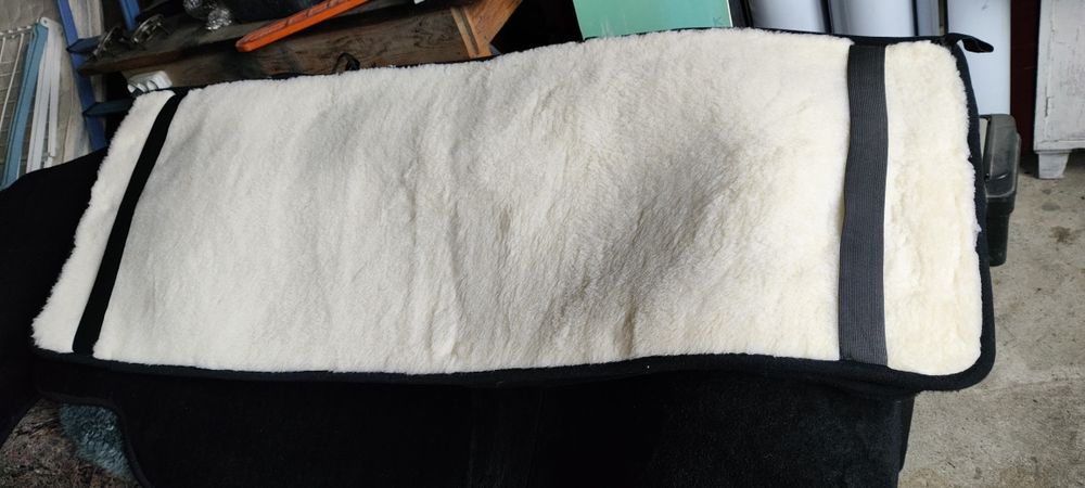 Накидки  шерстяні на сидіння  чорно біла 4 штуки