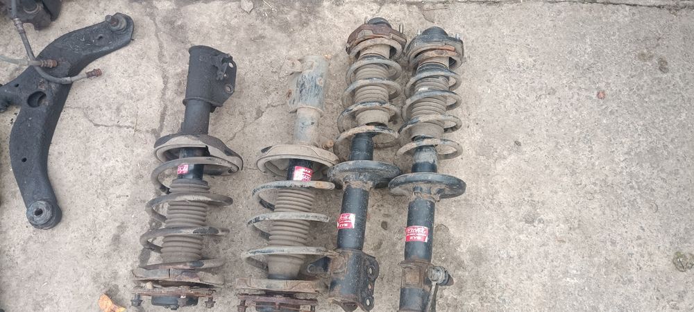 Стойки передние и задние Мазда 323 в сборе