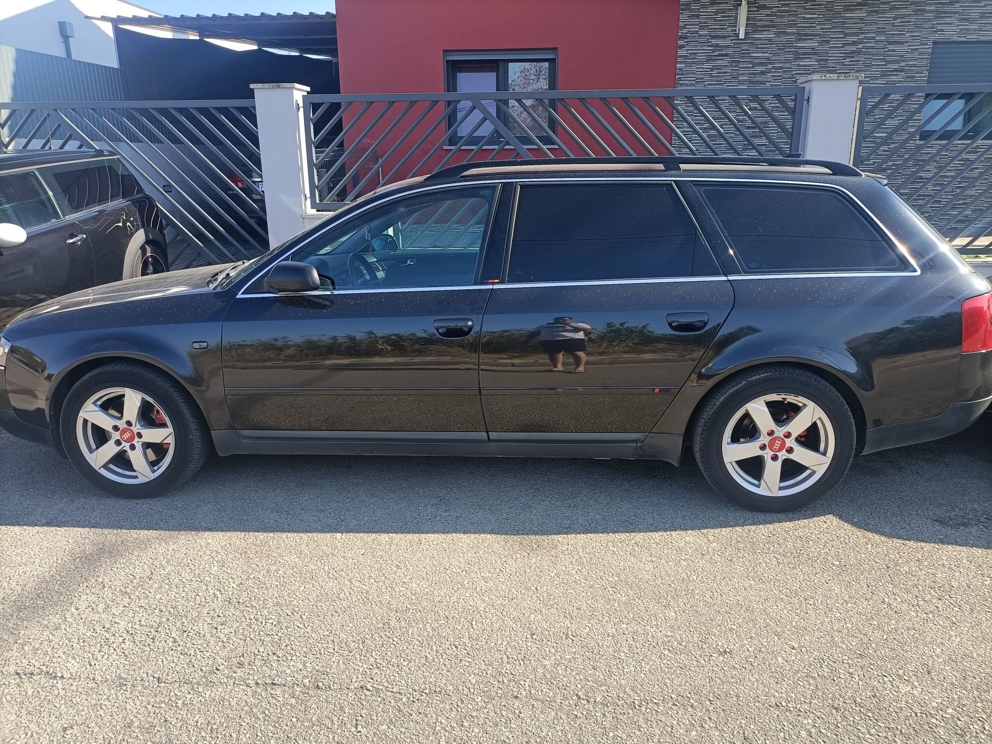 Audi A6 2.5cc V6 TDI com 210cv