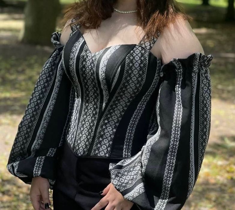 Корсет з рукавами