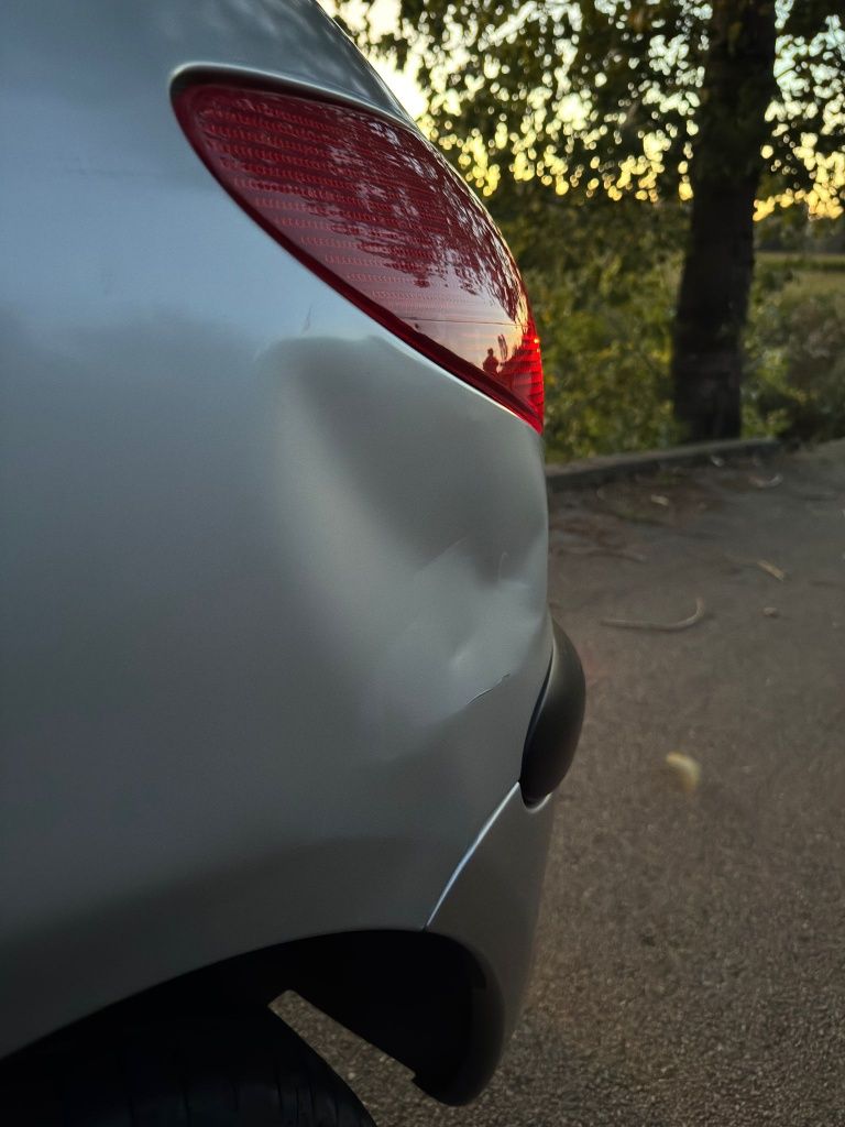 Peugeot 206 1.1 Gasolina  ano 2001