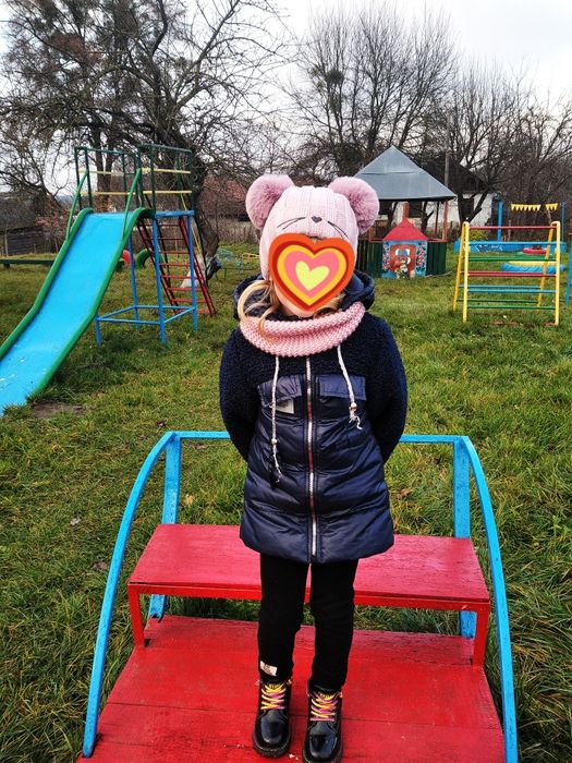 Курточка та шапочка для дівчинка на 4-5 років.