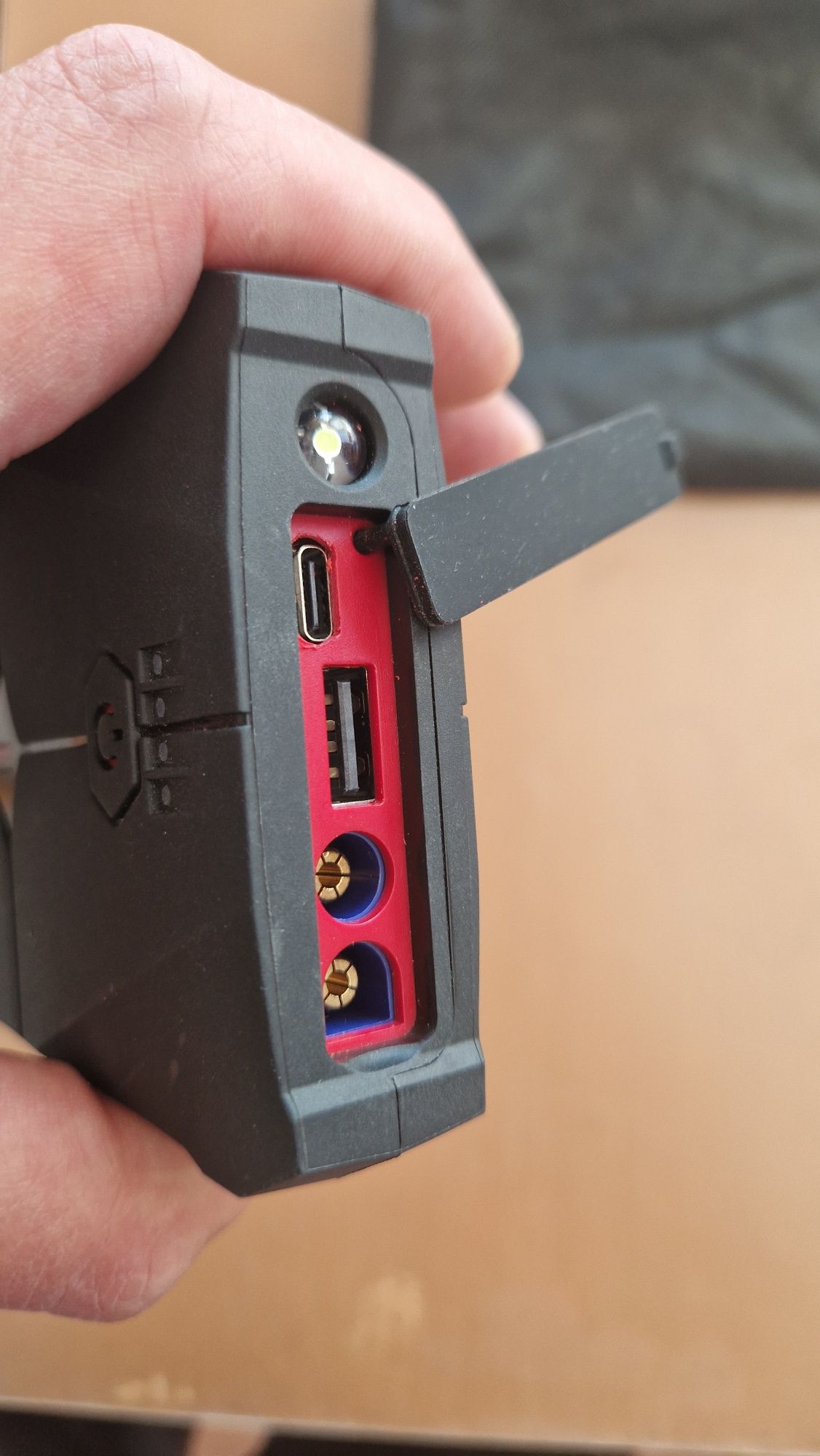 Jumpstarter power bank . Latarka