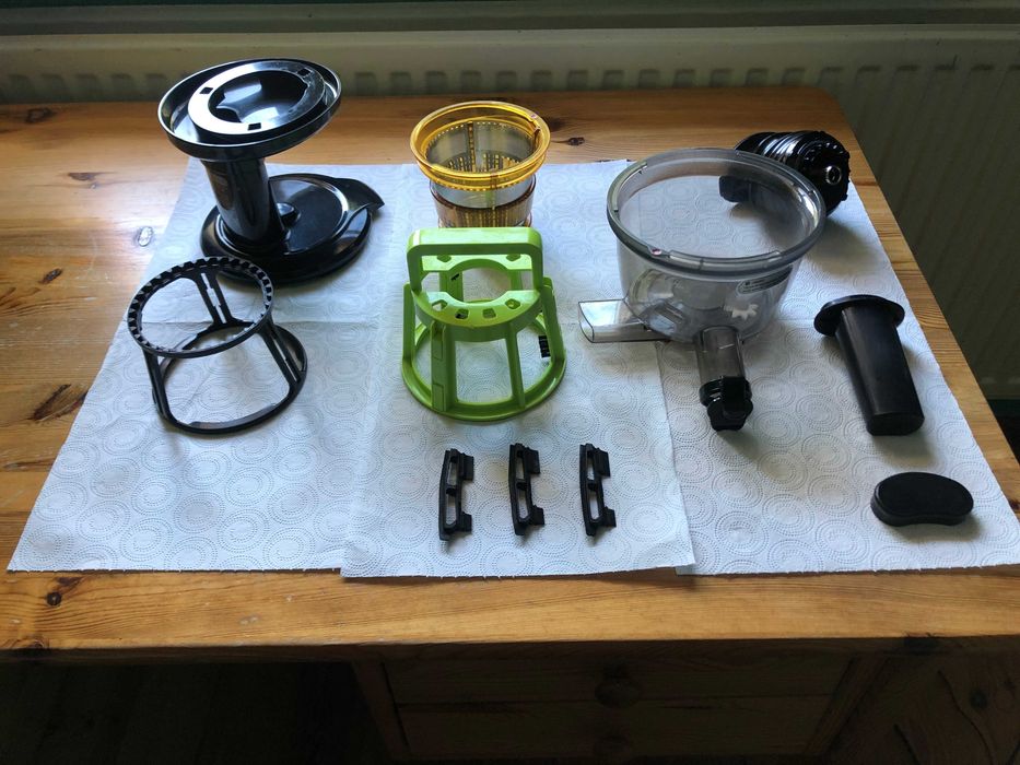 Wolnoobrotowa wyciskarka do soków Kuvings (Slowjuicer)