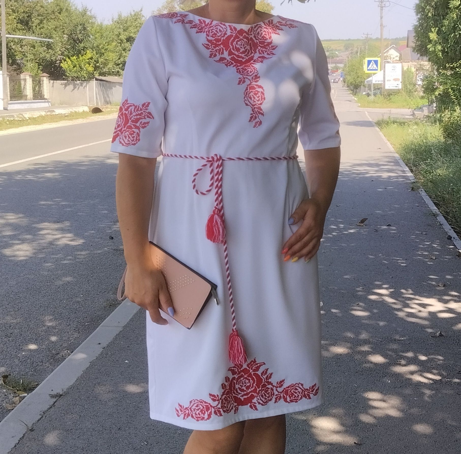 Продам вишите плаття тканина габардин з поясочком.