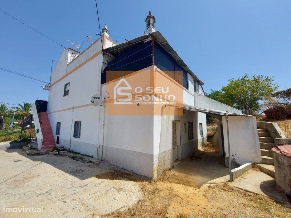Moradia V3+2 com Espaço Comercial