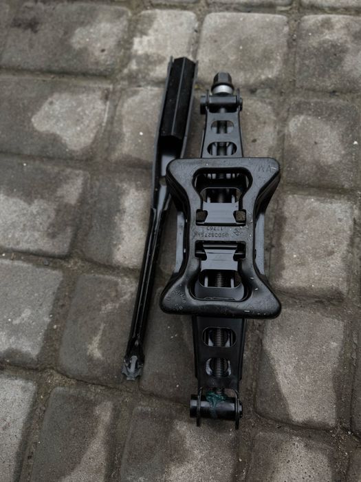 Домкрат Chrysler PT Cruiser