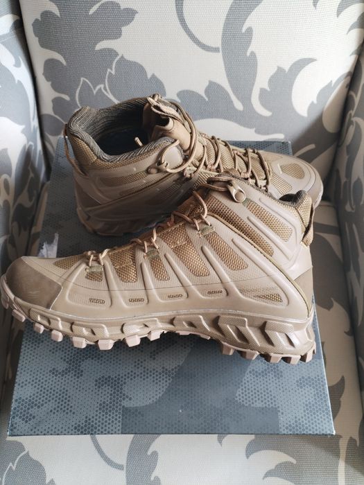 Włoskie profesjonalne buty trekkingowe Aku Selvatica tactical Mid r. 3