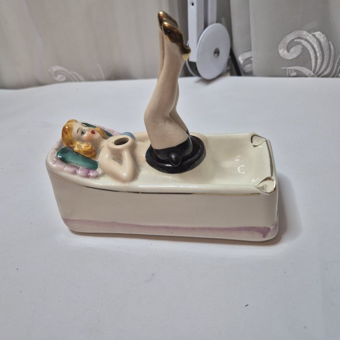 Unikatowa popielniczka Harlekin Geschenke porcelanowa lata 40. T26