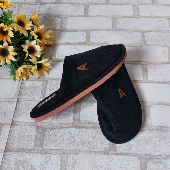 Мужские домашние тапочки черные с закрытым носком