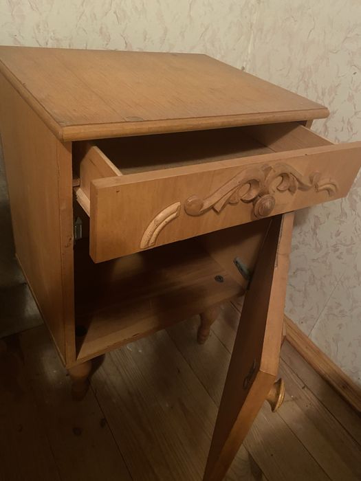 Меблі 90-х. Двоспальне ліжко та дві тумбочки.